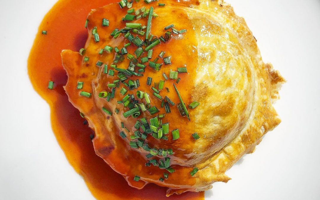 Bomba de foie, jamón ibérico de bellota y manzana confitada al Vermouth Miró Reserva con salsa teriyaki