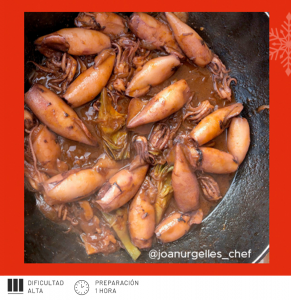 Calamarcitos guisados al Miró Vermouth con alcachofas y cebolla dulce