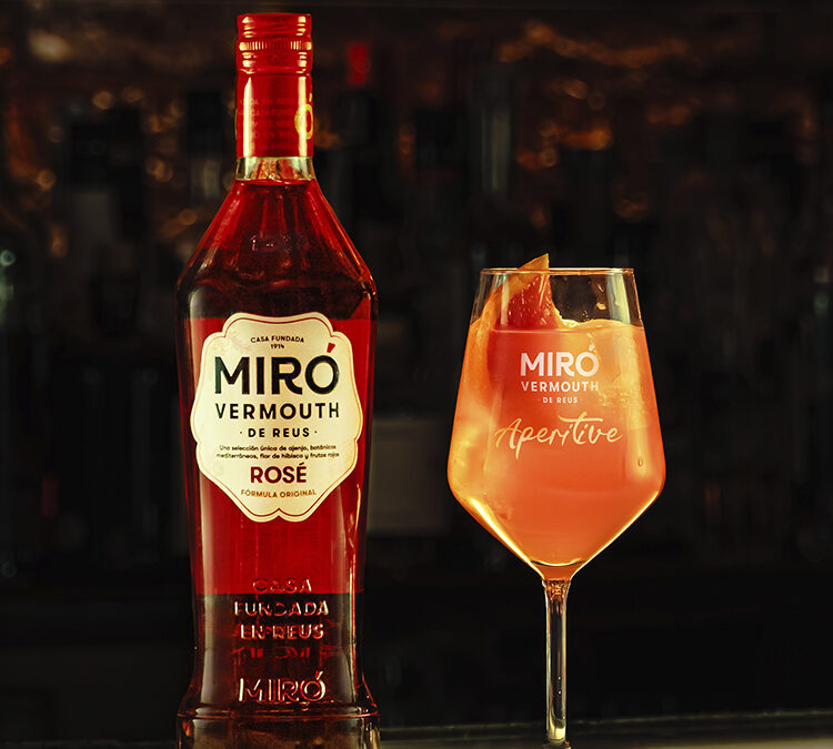 Miró Rosé con Tónica de Pomelo