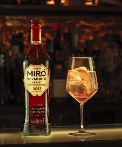 Miró Rosé con gaseosa de limón