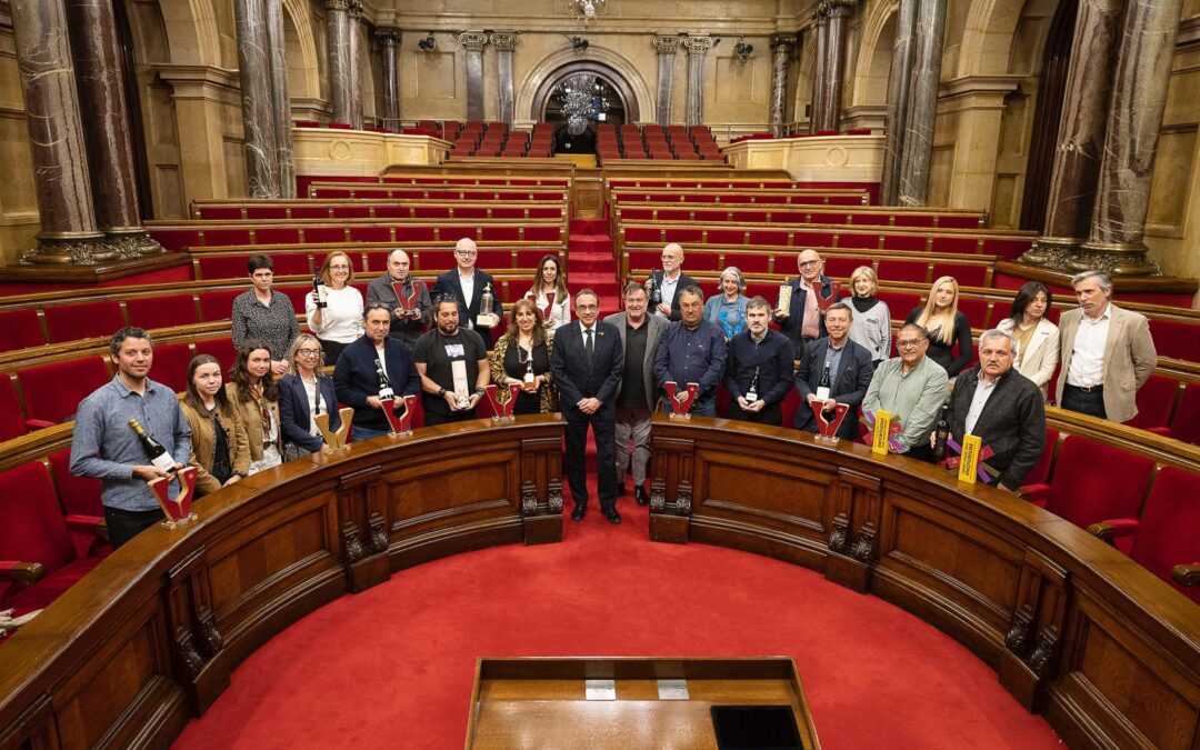 Miró Vermouth, recibido en el Parlamento de Cataluña como ganador de los Premios Vinari 2026