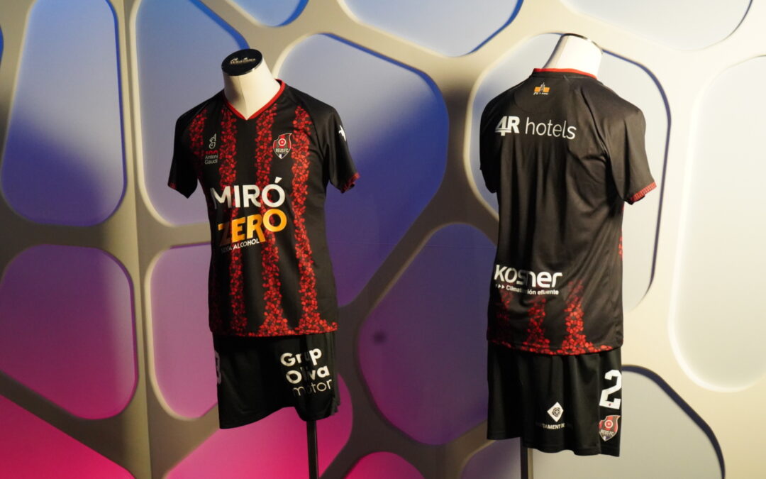 Miró Vermouth supports Reus FC Reddis in the presentation of the new Gaudí Year jersey